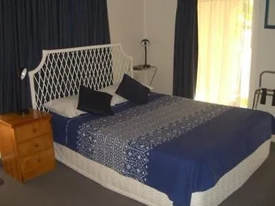 Bundaberg Coral Villa Motor Inn 3*,